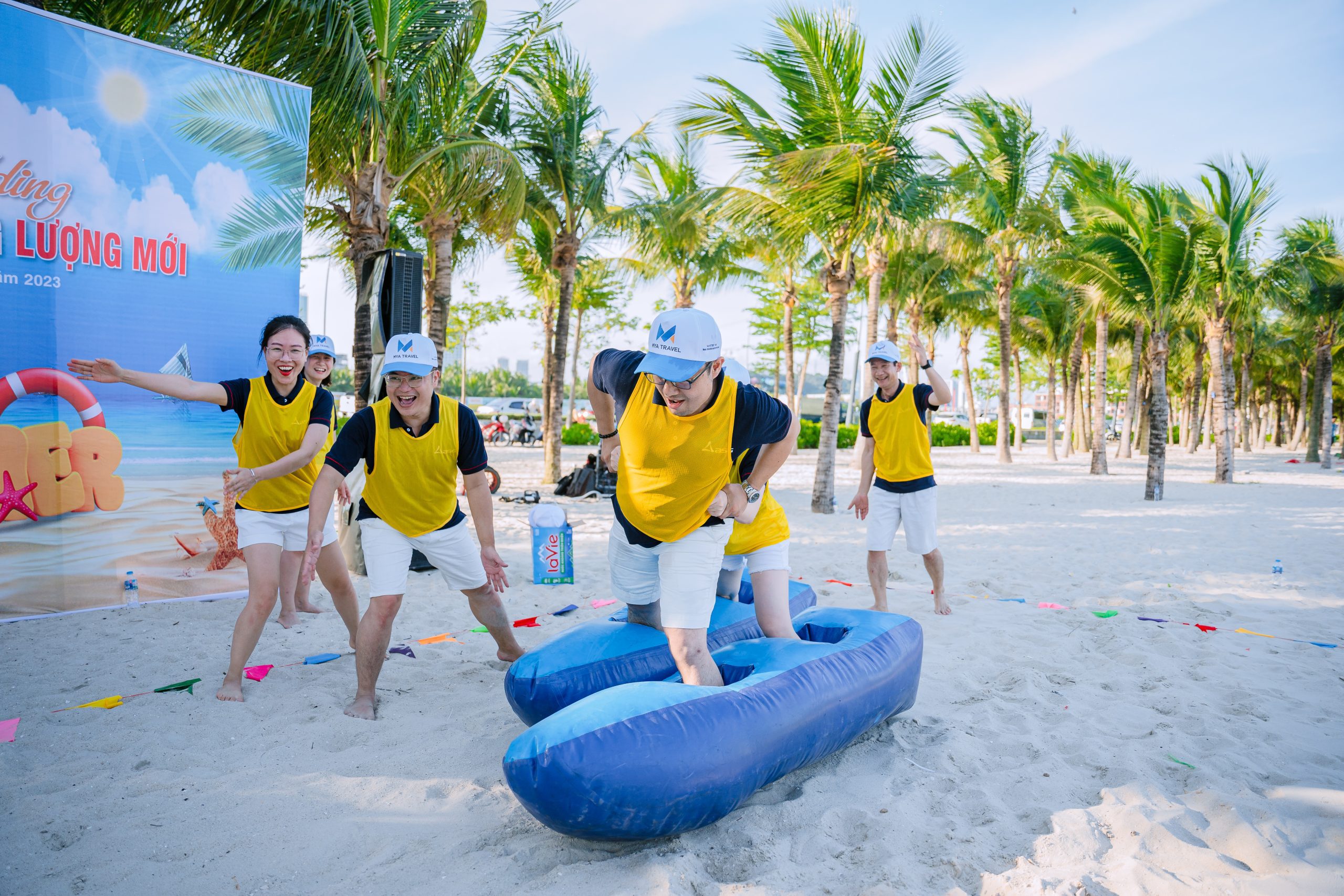 ASG chương trình Team Building tại bãi biển Bãi Cháy